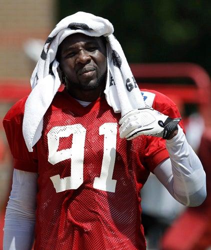 Tamba Hali es la carta fuerte de la defensiva roja | AP
