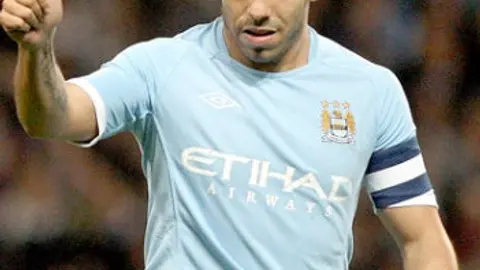 Carlos Tévez asegura que seguirá en Manchester City