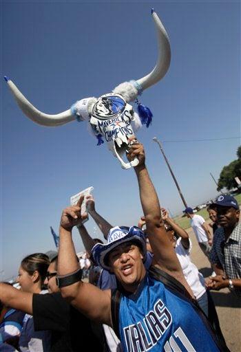 Fanáticos festejaron el título texano. FOTO: AP