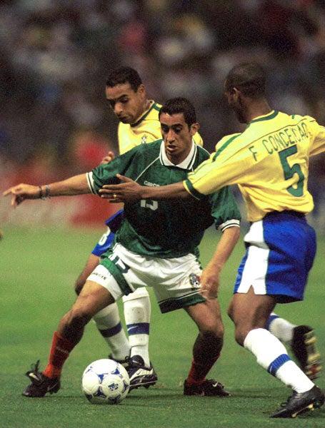 Miguel Zepeda hizo un gran partido ante Brasil marcando 2 goles | MEXSPORT