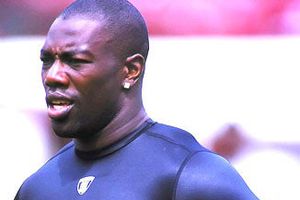 Owens exige disculpa y dinero a equipo de la IFL