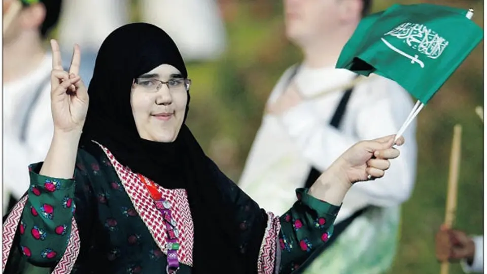 Por primera vez una mujer saudí compite en JO