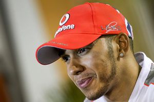 Hamilton contento por la evolución de su auto