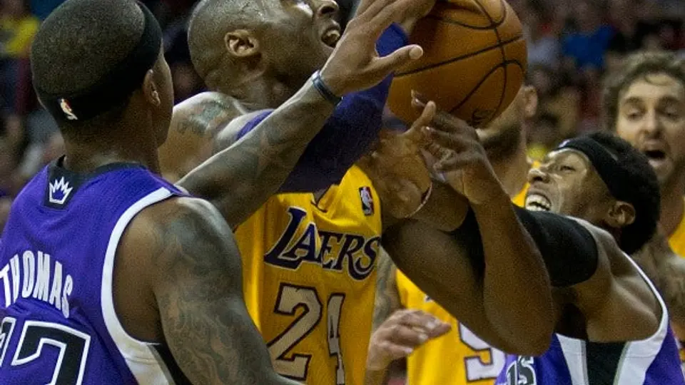 Lakers pierden ante Kings y siguen sin ganar en pretemporada