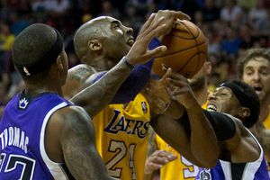 Lakers pierden ante Kings y siguen sin ganar en pretemporada