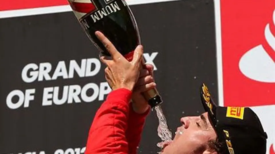 Alonso se impone en Valencia tras arrancar 11º