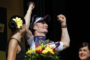 Greipel se fuga tras colisión y gana la quinta etapa