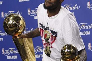 LeBron sube por fin al trono de la NBA