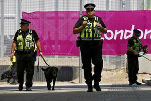 Electrifican vallas de la Villa Olímpica