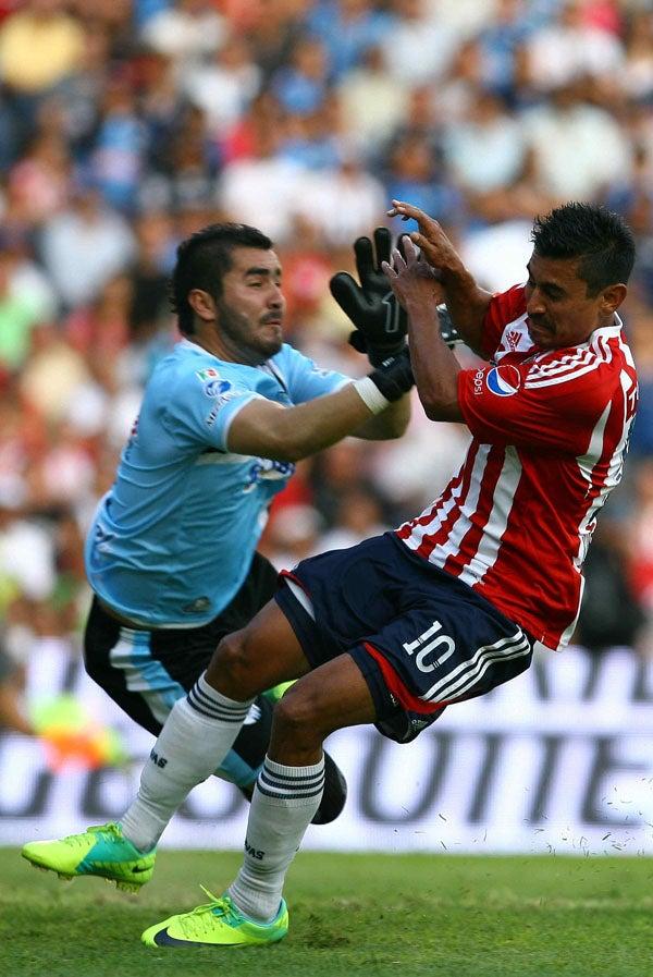 Guadalajara apretó a los queretanos. FOTO: MEXSPORT