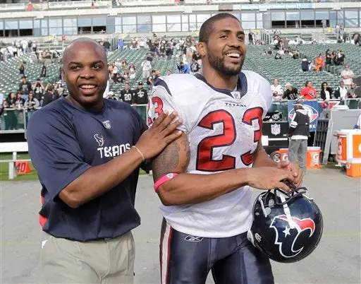 Foster emerge de la banca para dar triunfo a Houston sobre Raiders