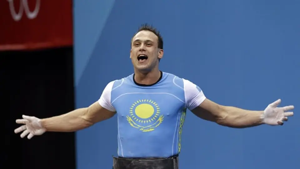 Ilyin repite en pesas y con récord mundial