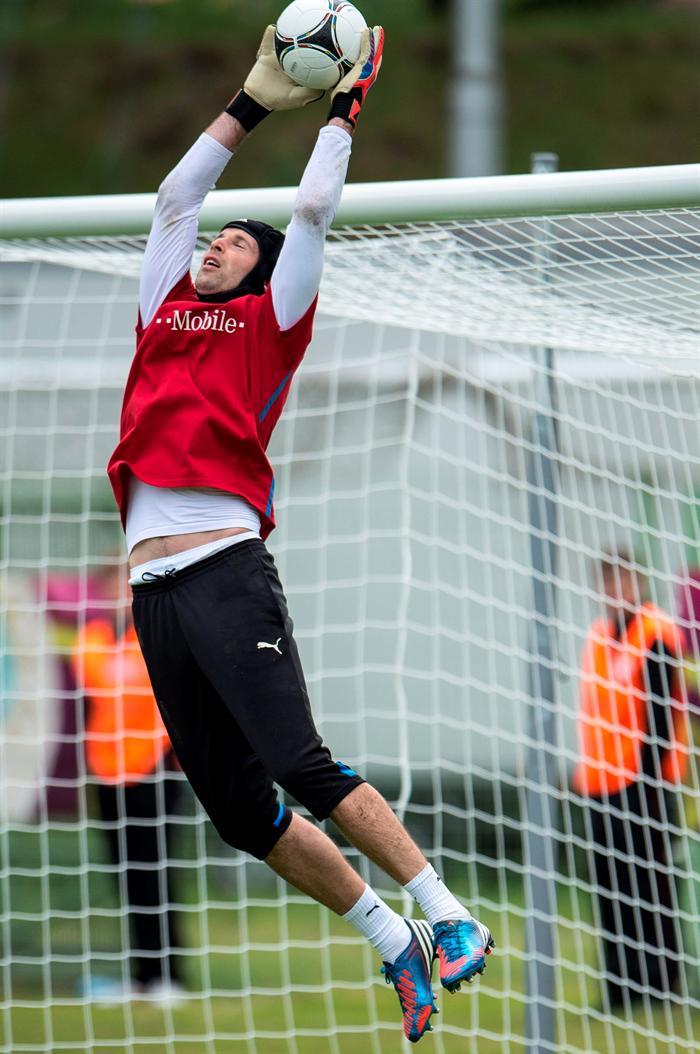 Cech durante el entrenamiento de la Selección Checa l EFE