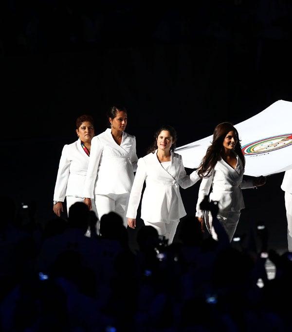La ex miss Universo Ximena Navarrete portó la bandera panamericana. FOTO: BERNARDO MALDONADO
