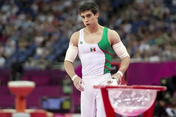Daniel Corral termina quinto en barras paralelas