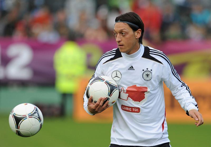 Mesut Özil en la practica de Alemania estadio de Lechia en Gdansk, Polonia l EFE