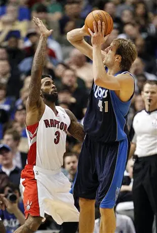 Dallas gana al fin; 99-86 a Toronto