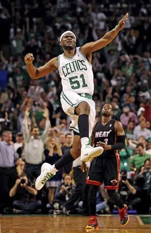 Celtics vencen en Tiempo Extra y empatan la serie