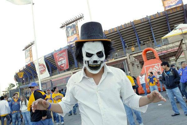 Adelantarón el Día de Muertos en el Universitario. FOTO: AZAEL RODRÍGUEZ