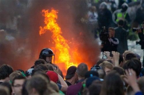 Los incidentes ocurrieron tras la derrota de los Canucks de Vancouver en el último juego de la Final de Copa Stanley (FOTO: AP)