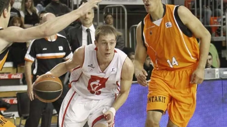 Gustavo Ayón jugará con los Hornets de Nueva Orleáns
