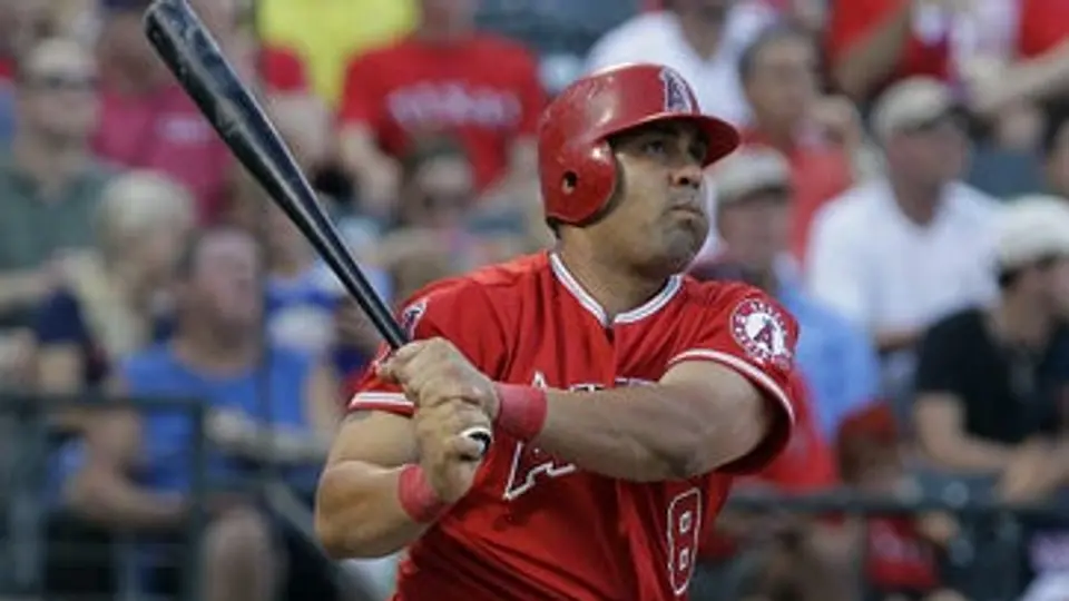 Morales conecta jonrón como diestro y zurdo en el mismo inning