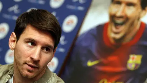 Messi supera a Cristiano en humildad
