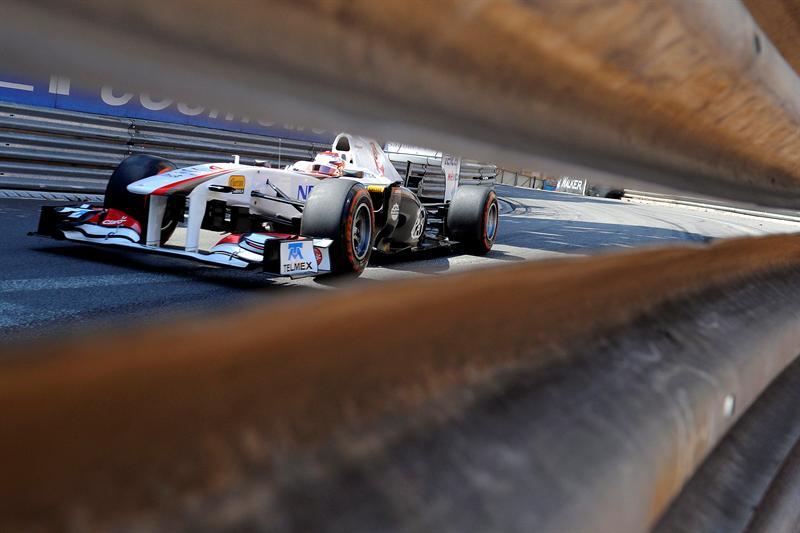 El compañero de Checo Pérez en Sauber, Kamui Kobayashi, durante la práctica de este día. FOTO: EFE