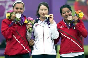 Román y Avitia, primeras medallistas en Tiro de la historia de México