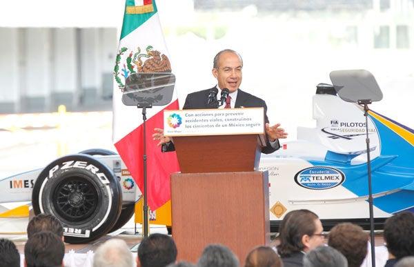 El Presidente Calderón dando su discurso para impulsar la seguridad vial | DANIEL GÁMEZ
