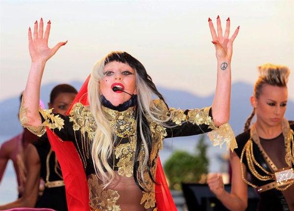 Lady Gaga asistió a la edición 64 del Festival Internacional de Cine. FOTO: EFE