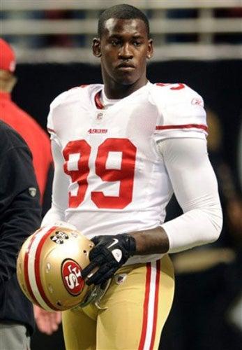 Aldon Smith causará terror entre los quarterbacks rivales | AP