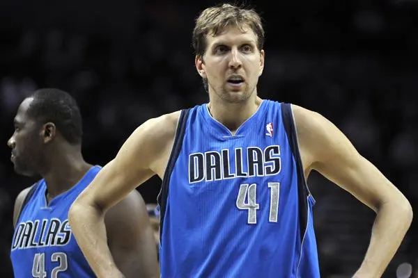 Nowitzki tuvo un gris regreso a la duela