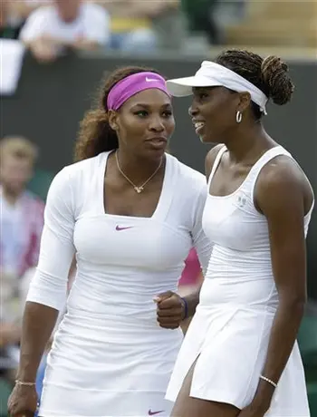 Juegan hermanas Williams dos partidos en un día