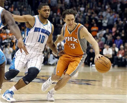 Hornets se imponen agónicamente a Suns 85-84