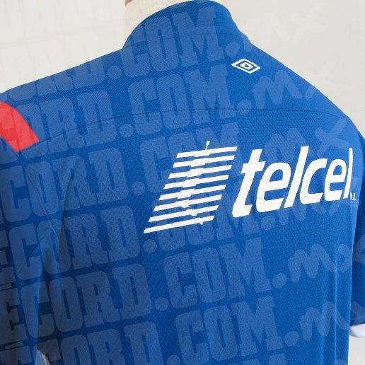 La camiseta cuenta con la leyenda 'Los amigos del gol'