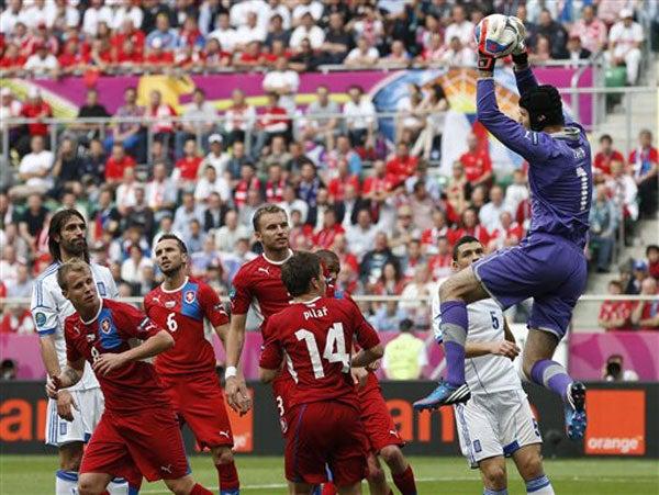 Petr Cech defendió su arco | AP