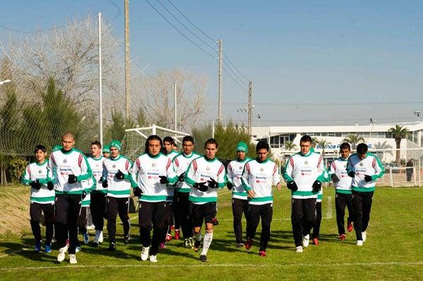 El Tri no pierde la concentración. FOTO: CÉSAR VICUÑA