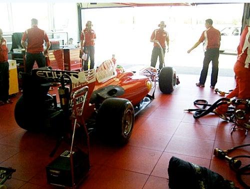 Checo monta un 'Cavallino Rampante'