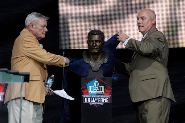 Jack Butler es miembro de la original cortina de acero de Pittsburgh | AP