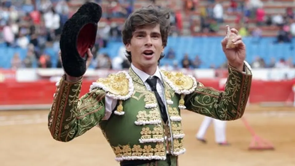 Eduardo Gallo se lleva la ovación con una limpia faena