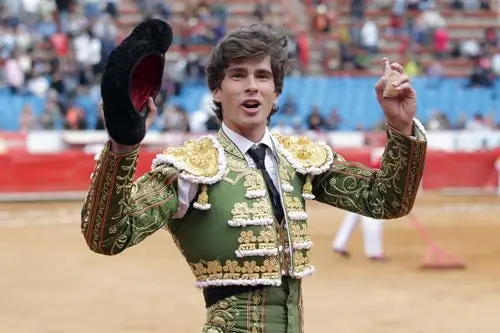 Eduardo Gallo se lleva la ovación con una limpia faena