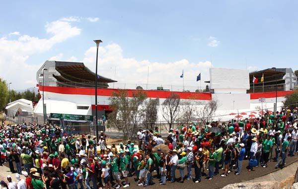 El Morelos recibe a miles de aficionados para el partido inaugural del Mundial Sub-17. FOTO: BERNARDO MALDONADO
