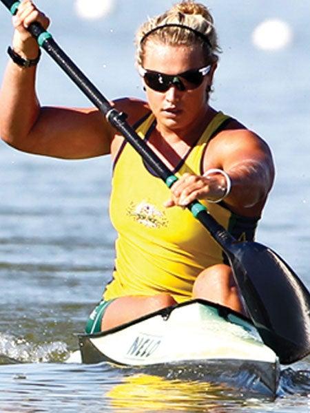 Naomi Flood es competidora de Canotaje. Navega entre las aguas de la belleza y la sobriedad | AGENCIAS