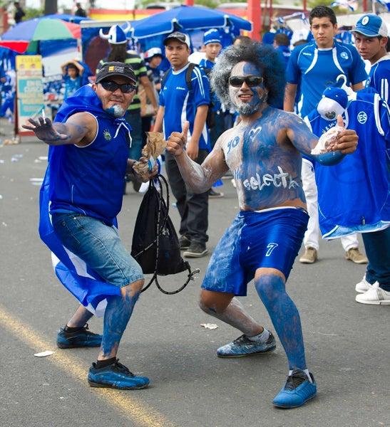 Colorido a las afueras del estadio l CÉSAR VICUÑA