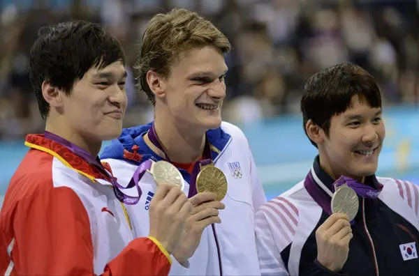 Agnel se lleva los 200 libres y Lochte se queda sin podio