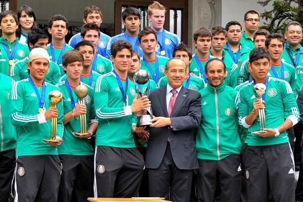 El Presidente agradeció a los jugadores el triunfo. FOTO: RICARDO FLORES