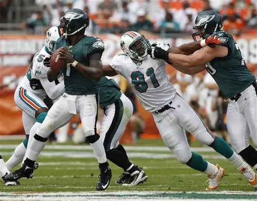 Filadelfia vence 26-10 a Miami en el regreso de Vick
