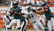 Filadelfia vence 26-10 a Miami en el regreso de Vick