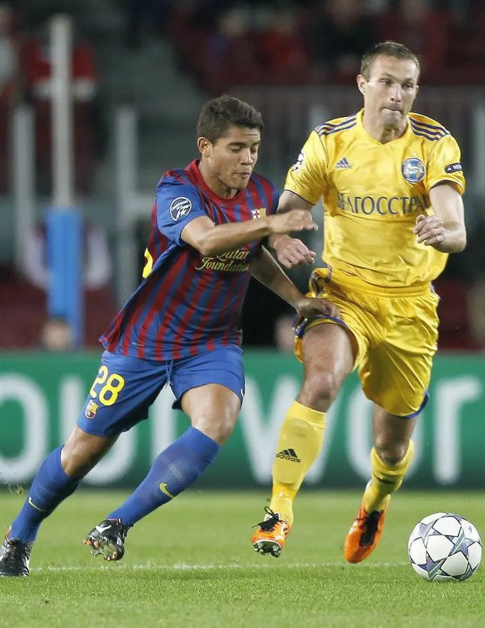 Jonathan dos Santos salió del terreno de juego al minuto 58.. FOTO: AP